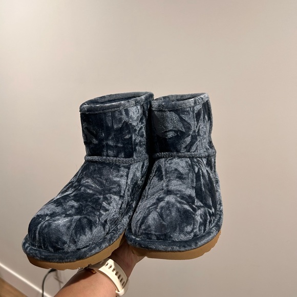 Velvet Crush Blue Mini Uggs - Picture 3 of 3